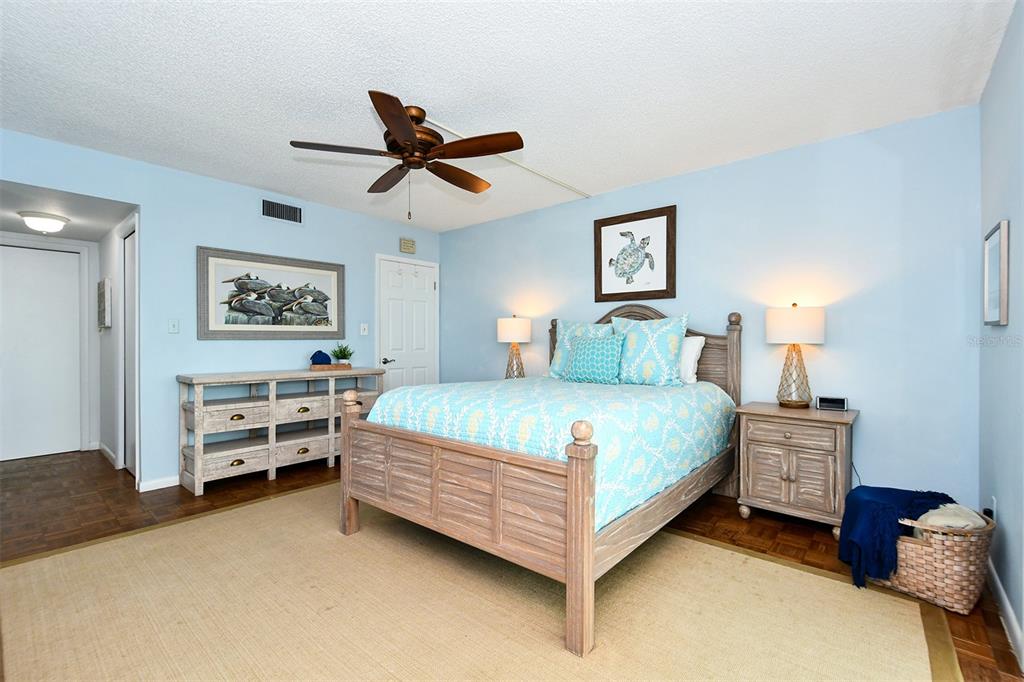 6140 MIDNIGHT PASS ROAD Unit: 208