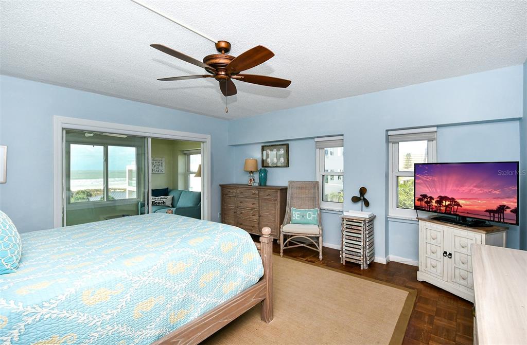 6140 MIDNIGHT PASS ROAD Unit: 208