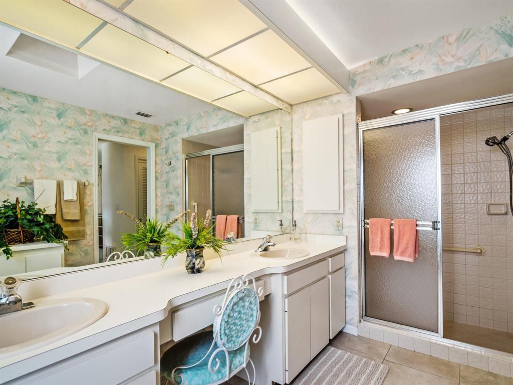 3812 WILSHIRE CIRCLE W Unit: 12