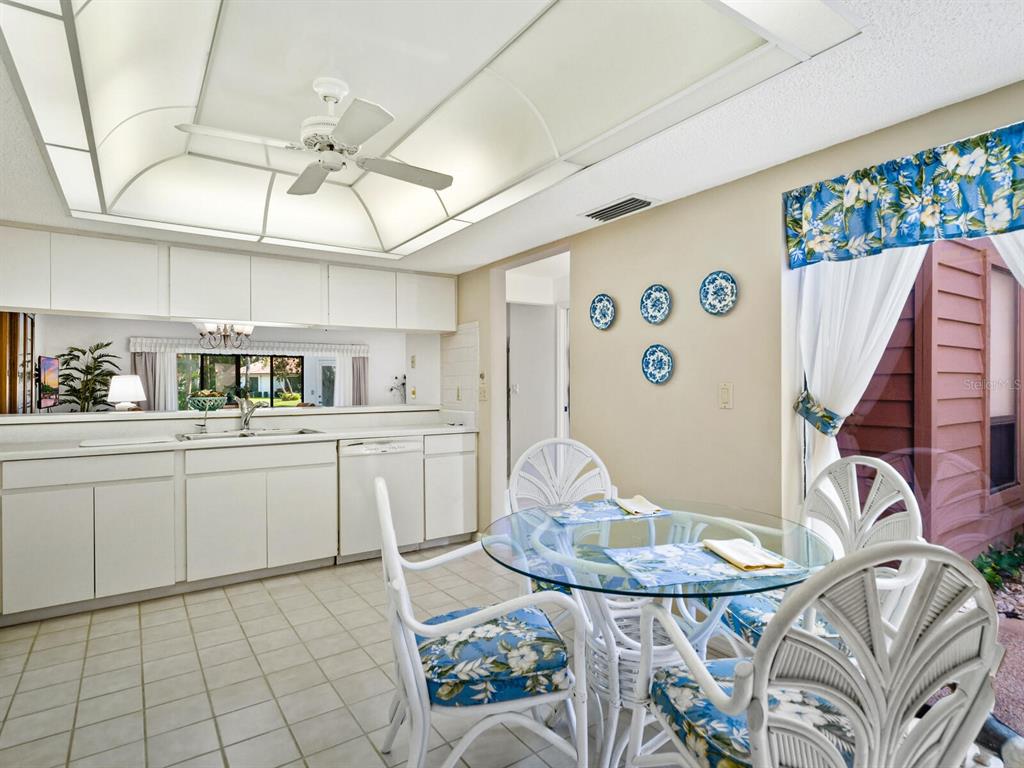 3812 WILSHIRE CIRCLE W Unit: 12