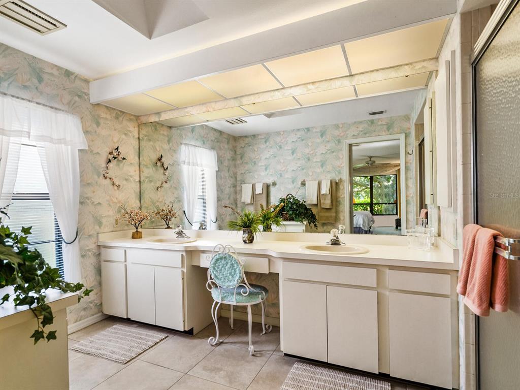 3812 WILSHIRE CIRCLE W Unit: 12