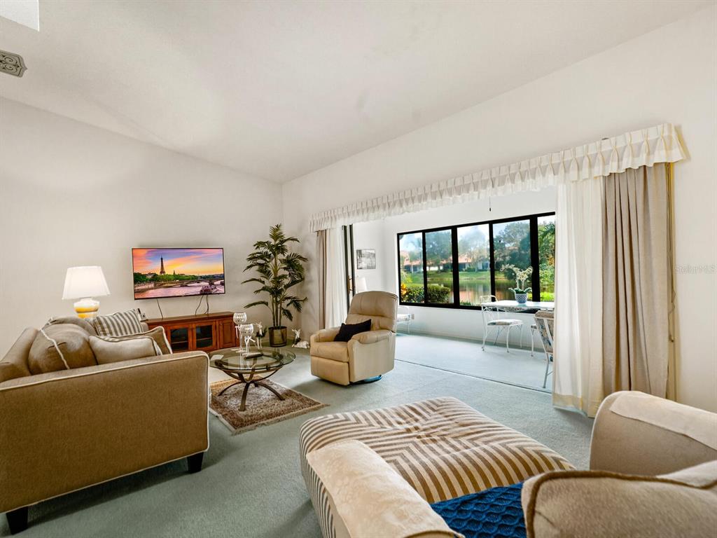 3812 WILSHIRE CIRCLE W Unit: 12