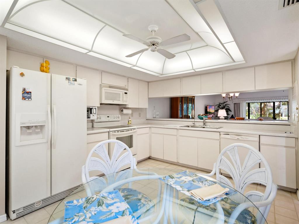 3812 WILSHIRE CIRCLE W Unit: 12