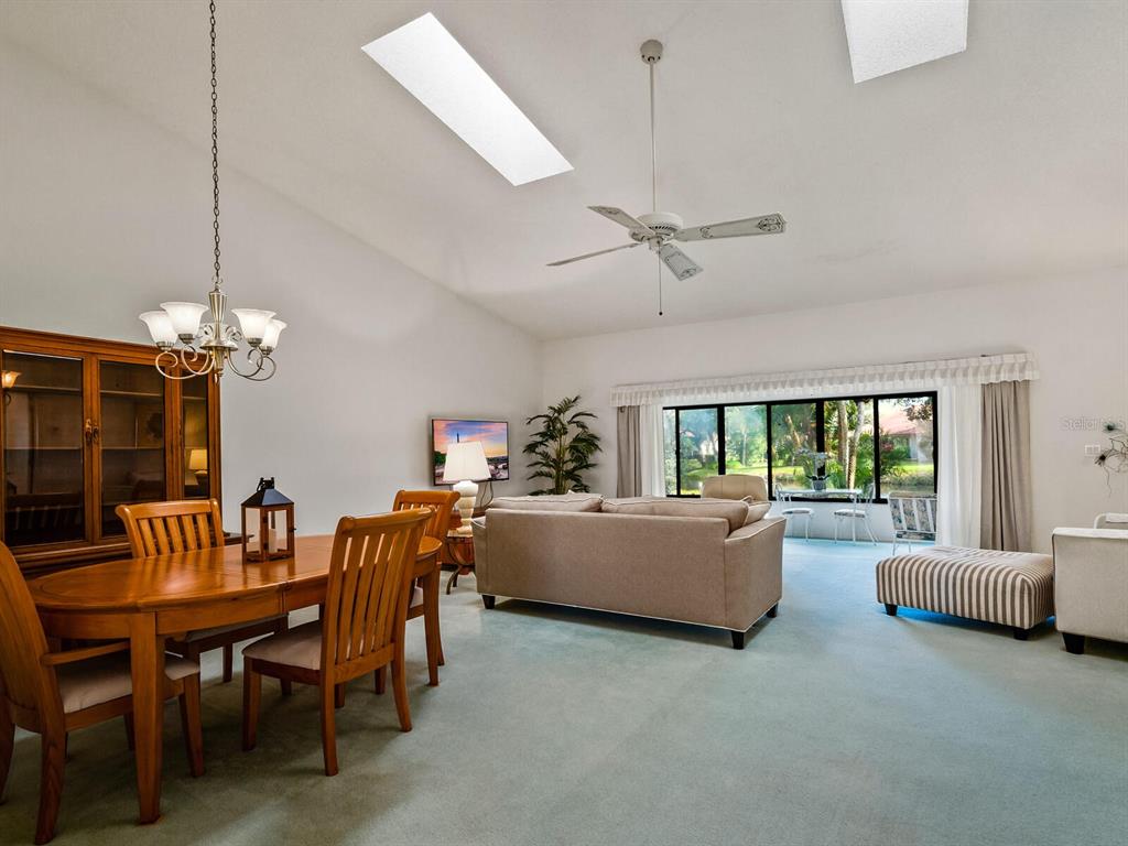 3812 WILSHIRE CIRCLE W Unit: 12