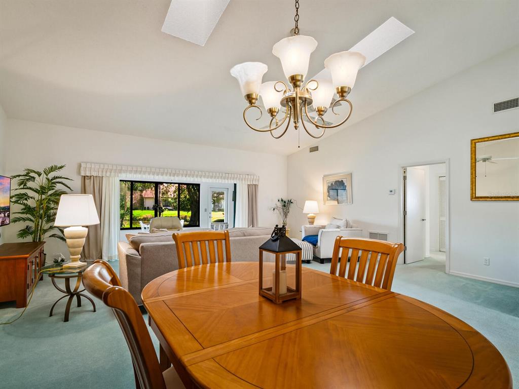 3812 WILSHIRE CIRCLE W Unit: 12