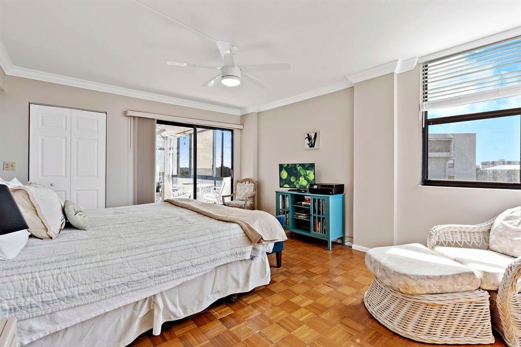 5855 MIDNIGHT PASS ROAD Unit: 528