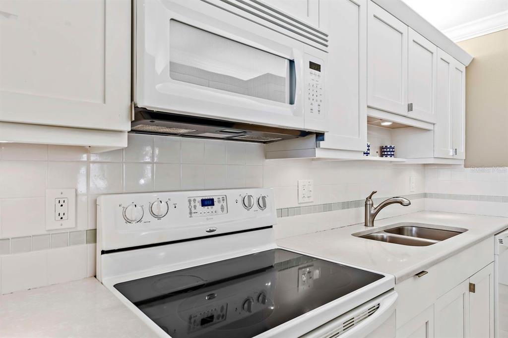 5855 MIDNIGHT PASS ROAD Unit: 528