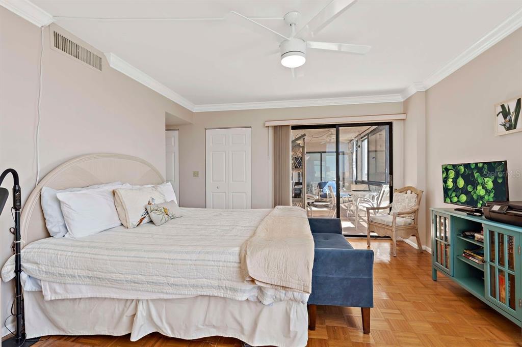 5855 MIDNIGHT PASS ROAD Unit: 528