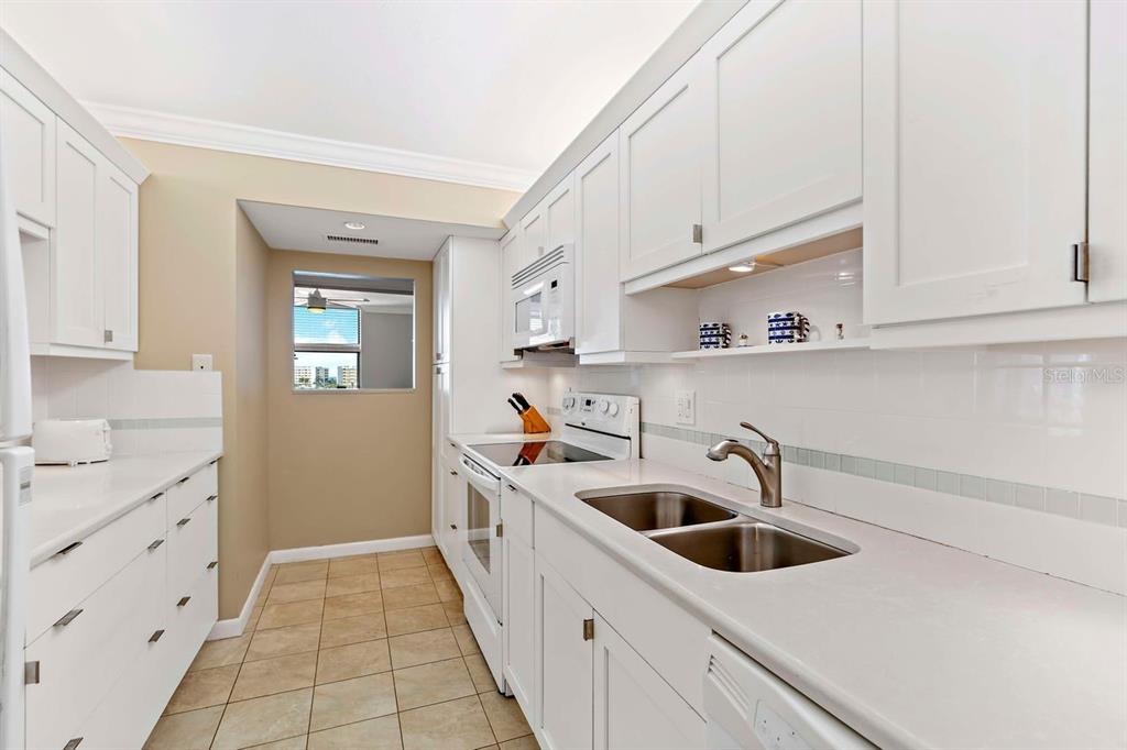 5855 MIDNIGHT PASS ROAD Unit: 528