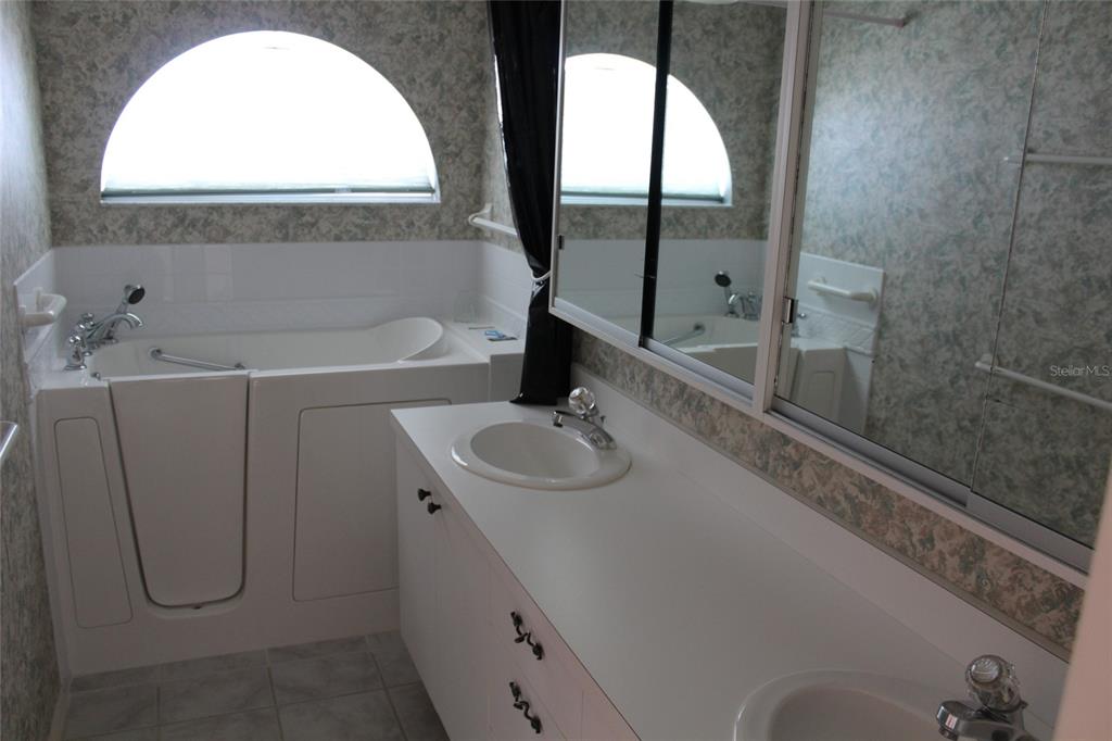 4155 BRITTANY LANE Unit: 22