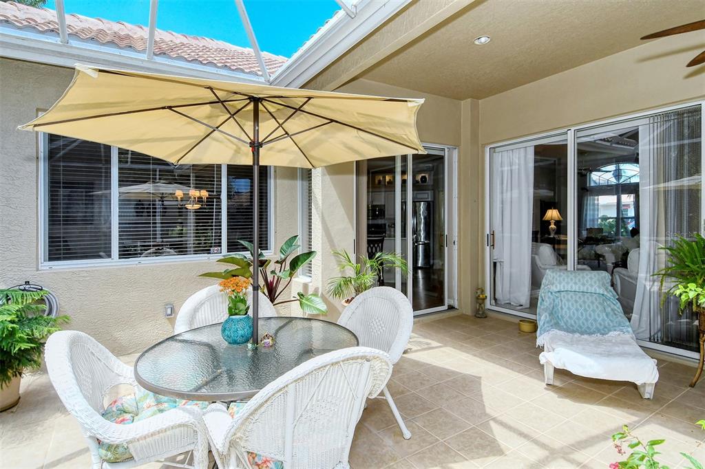 6752 HICKORY HAMMOCK CIRCLE