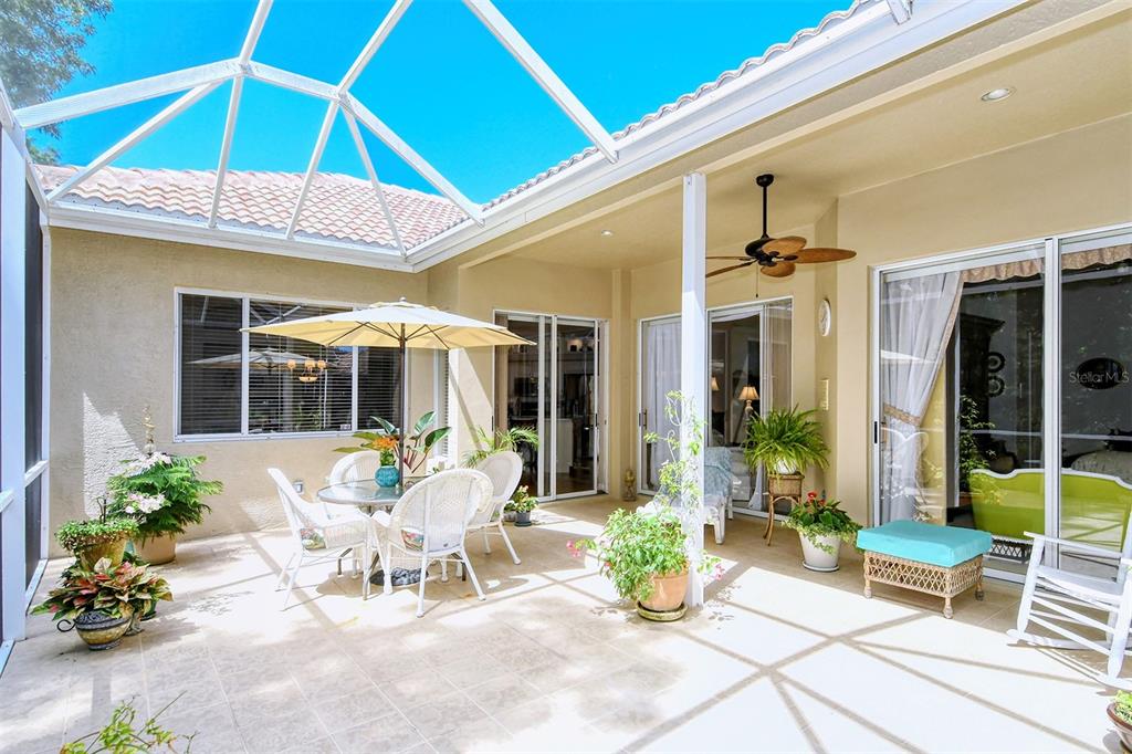 6752 HICKORY HAMMOCK CIRCLE