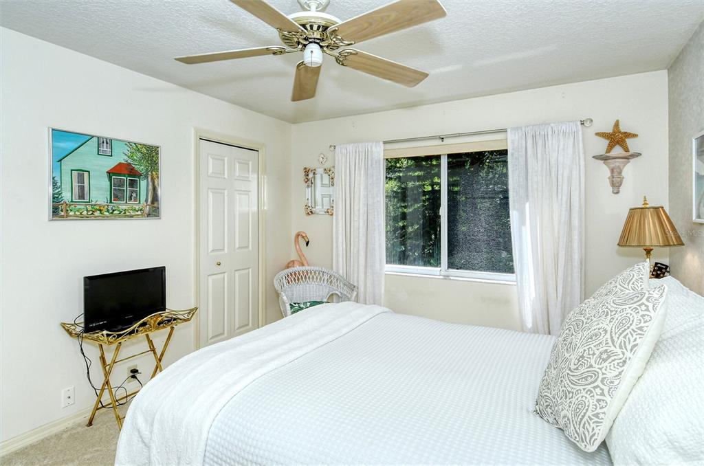 6752 HICKORY HAMMOCK CIRCLE
