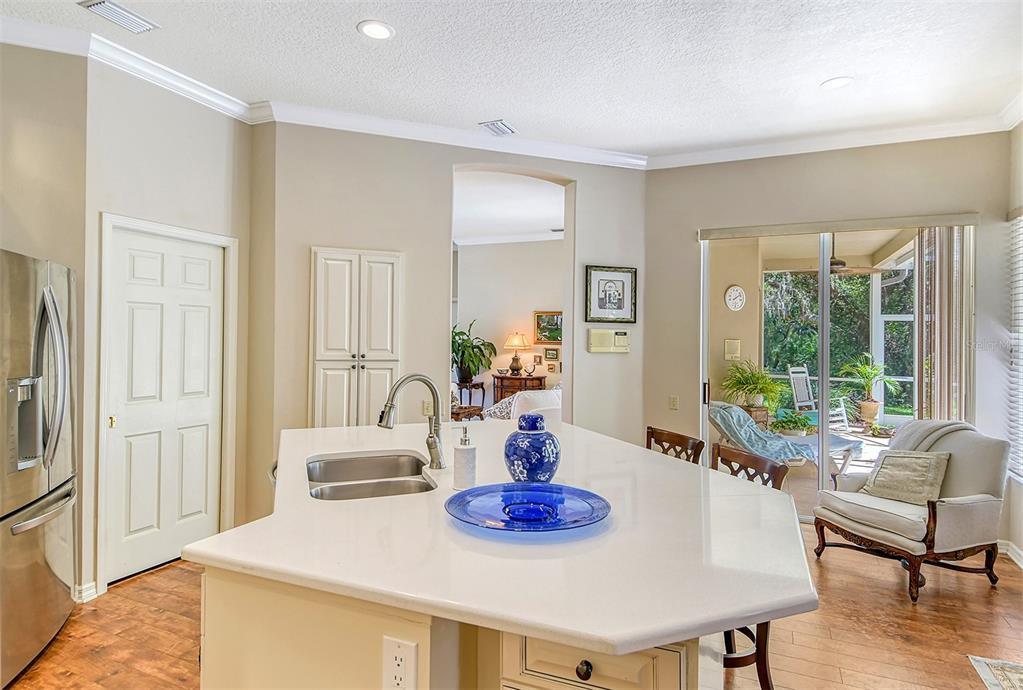6752 HICKORY HAMMOCK CIRCLE