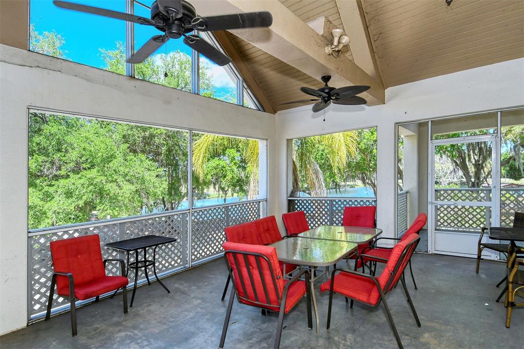 6752 HICKORY HAMMOCK CIRCLE