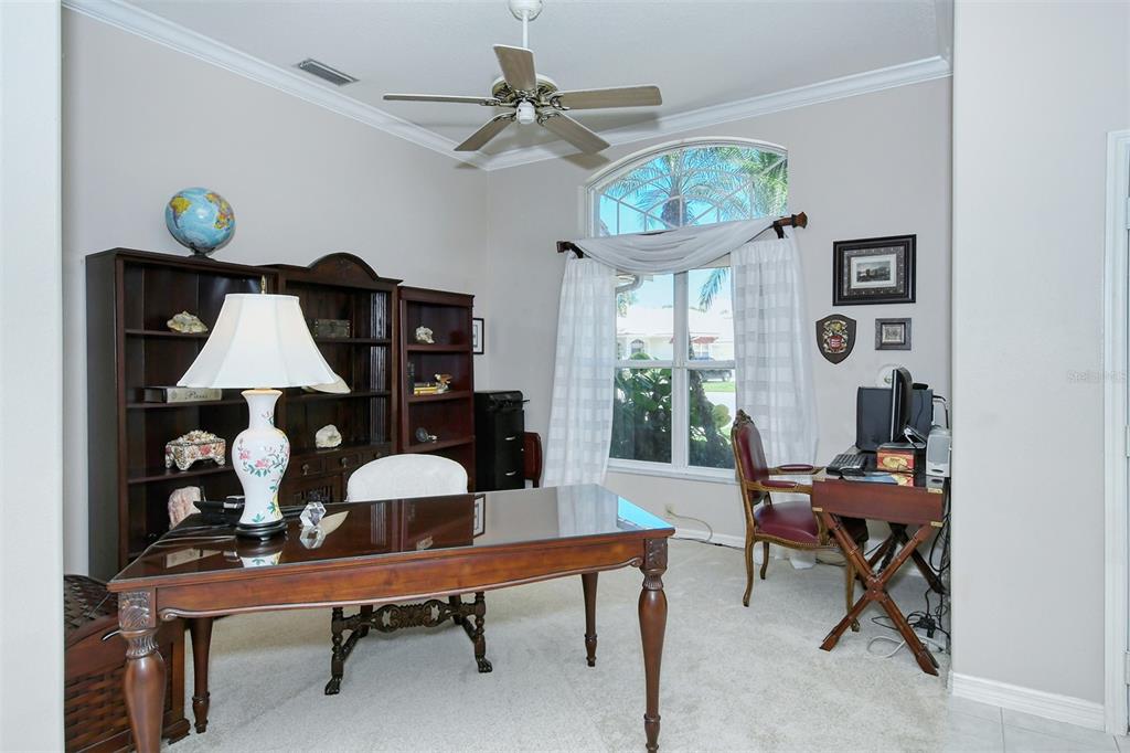 6752 HICKORY HAMMOCK CIRCLE