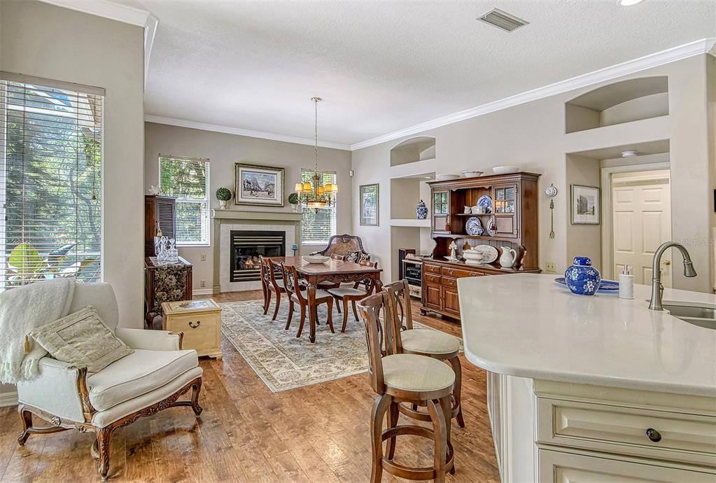 6752 HICKORY HAMMOCK CIRCLE