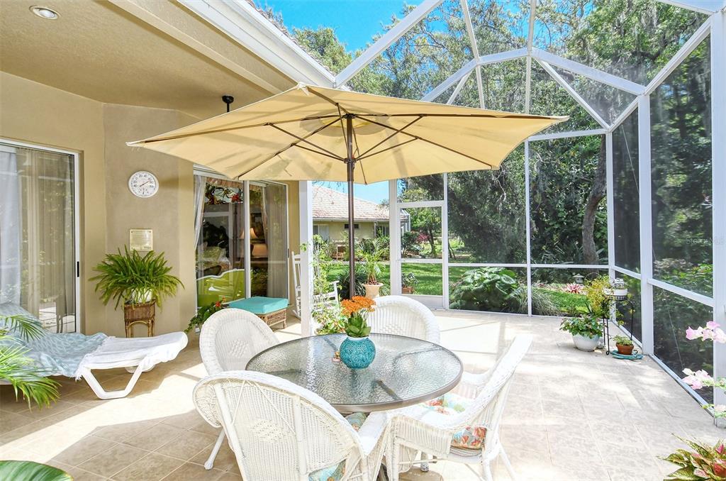 6752 HICKORY HAMMOCK CIRCLE