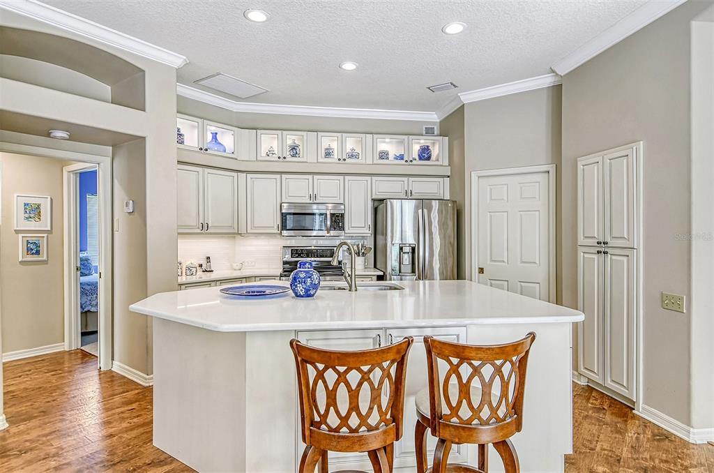 6752 HICKORY HAMMOCK CIRCLE