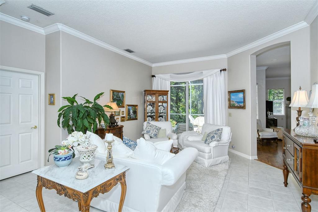 6752 HICKORY HAMMOCK CIRCLE