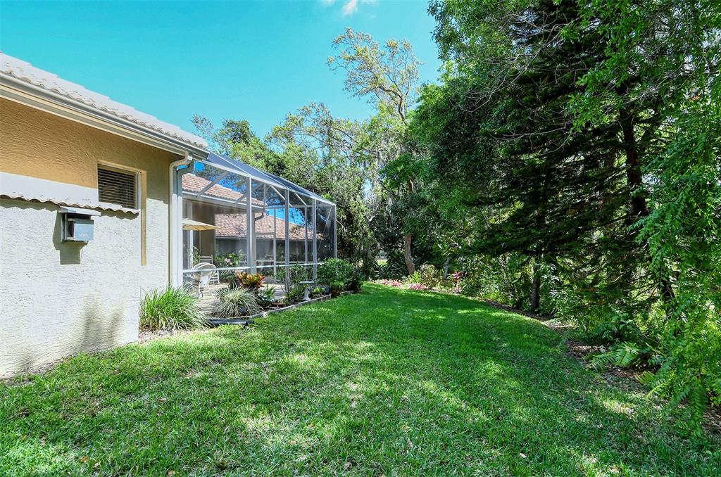 6752 HICKORY HAMMOCK CIRCLE