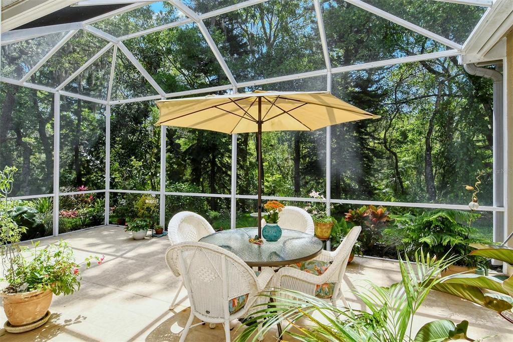 6752 HICKORY HAMMOCK CIRCLE