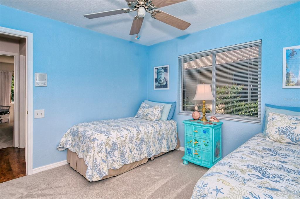 6752 HICKORY HAMMOCK CIRCLE