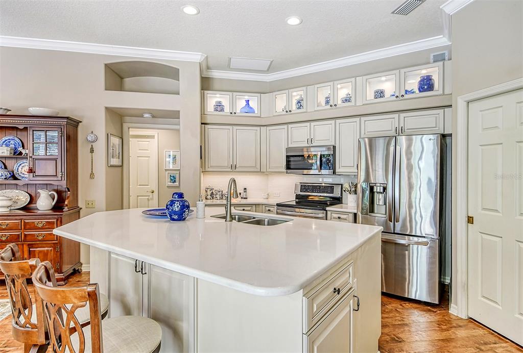 6752 HICKORY HAMMOCK CIRCLE