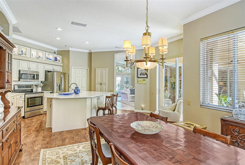 6752 HICKORY HAMMOCK CIRCLE
