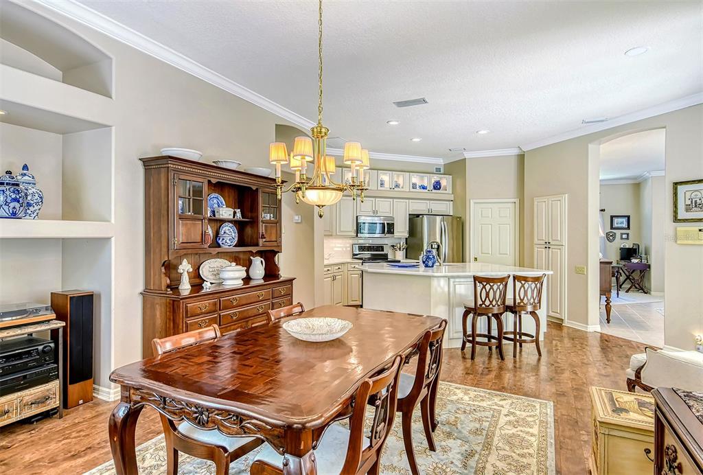6752 HICKORY HAMMOCK CIRCLE