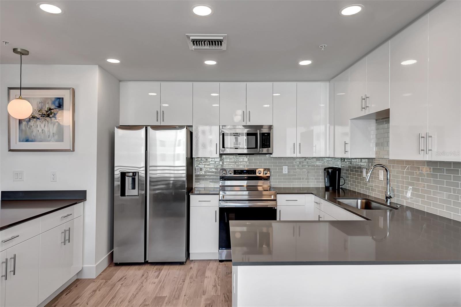 1703 N TAMIAMI TRAIL Unit: B307