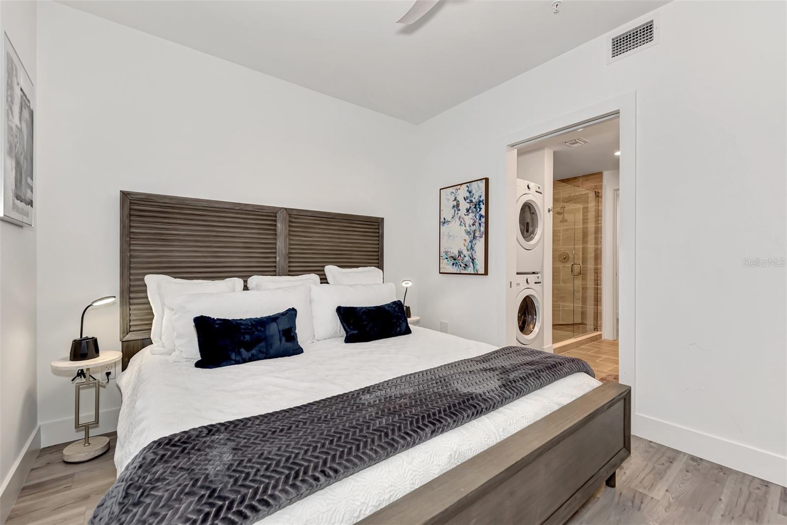 1703 N TAMIAMI TRAIL Unit: B307