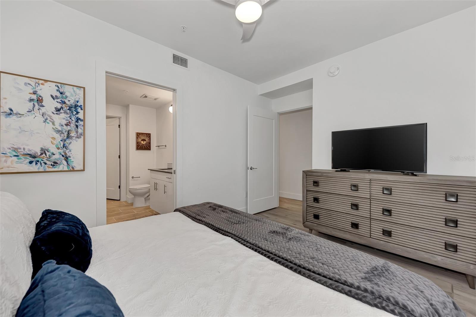 1703 N TAMIAMI TRAIL Unit: B307