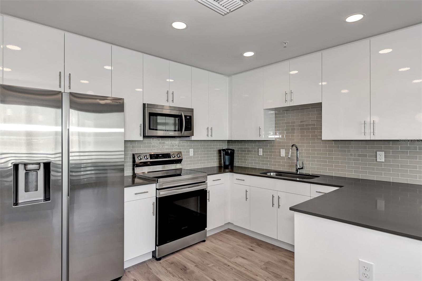 1703 N TAMIAMI TRAIL Unit: B307