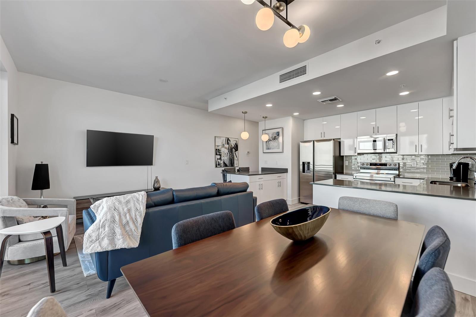 1703 N TAMIAMI TRAIL Unit: B307