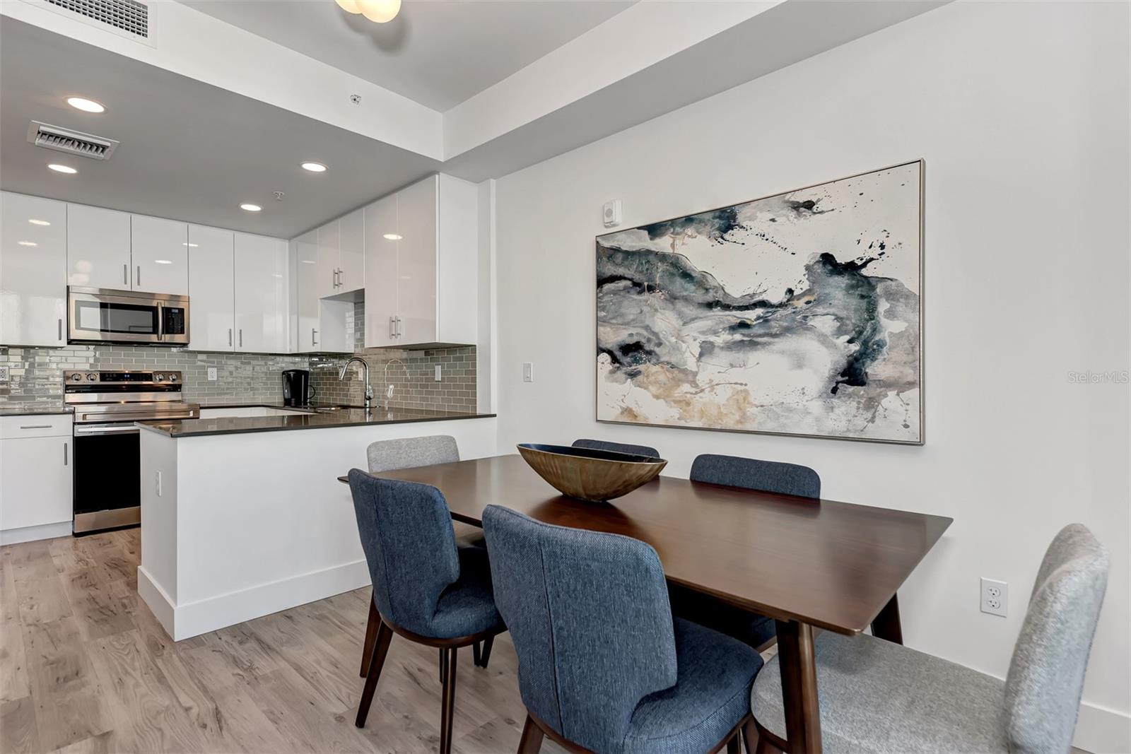 1703 N TAMIAMI TRAIL Unit: B307