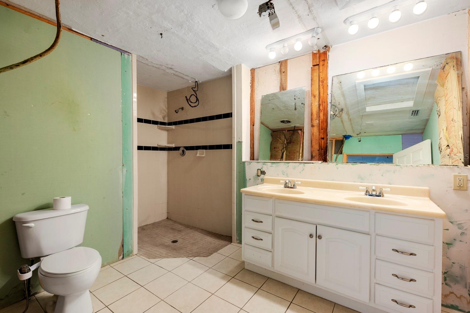 3831 E FOREST LAKE DRIVE