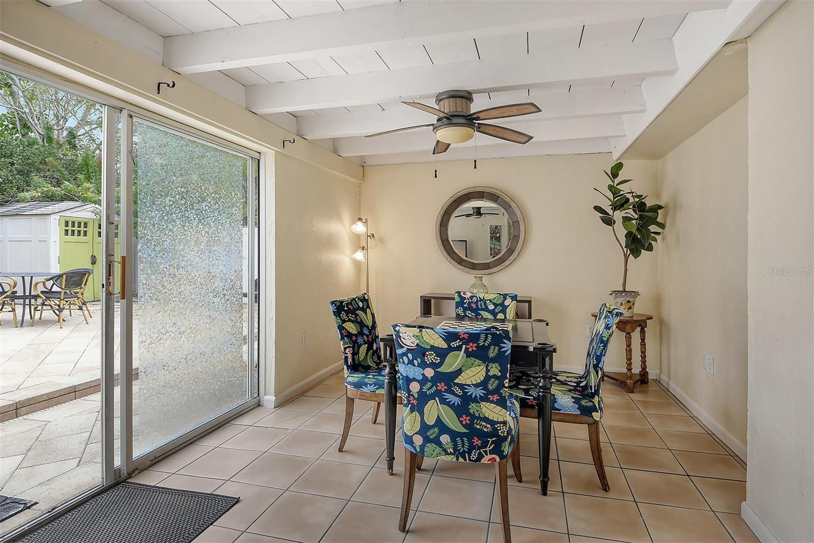 437 SW ISLAND CIRCLE
