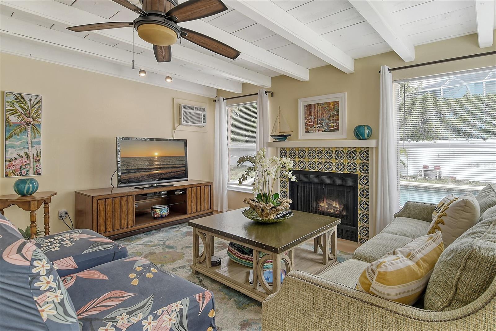 437 SW ISLAND CIRCLE