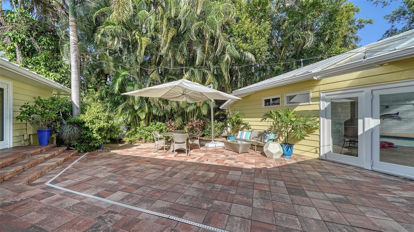 1715 SOUTH DRIVE
