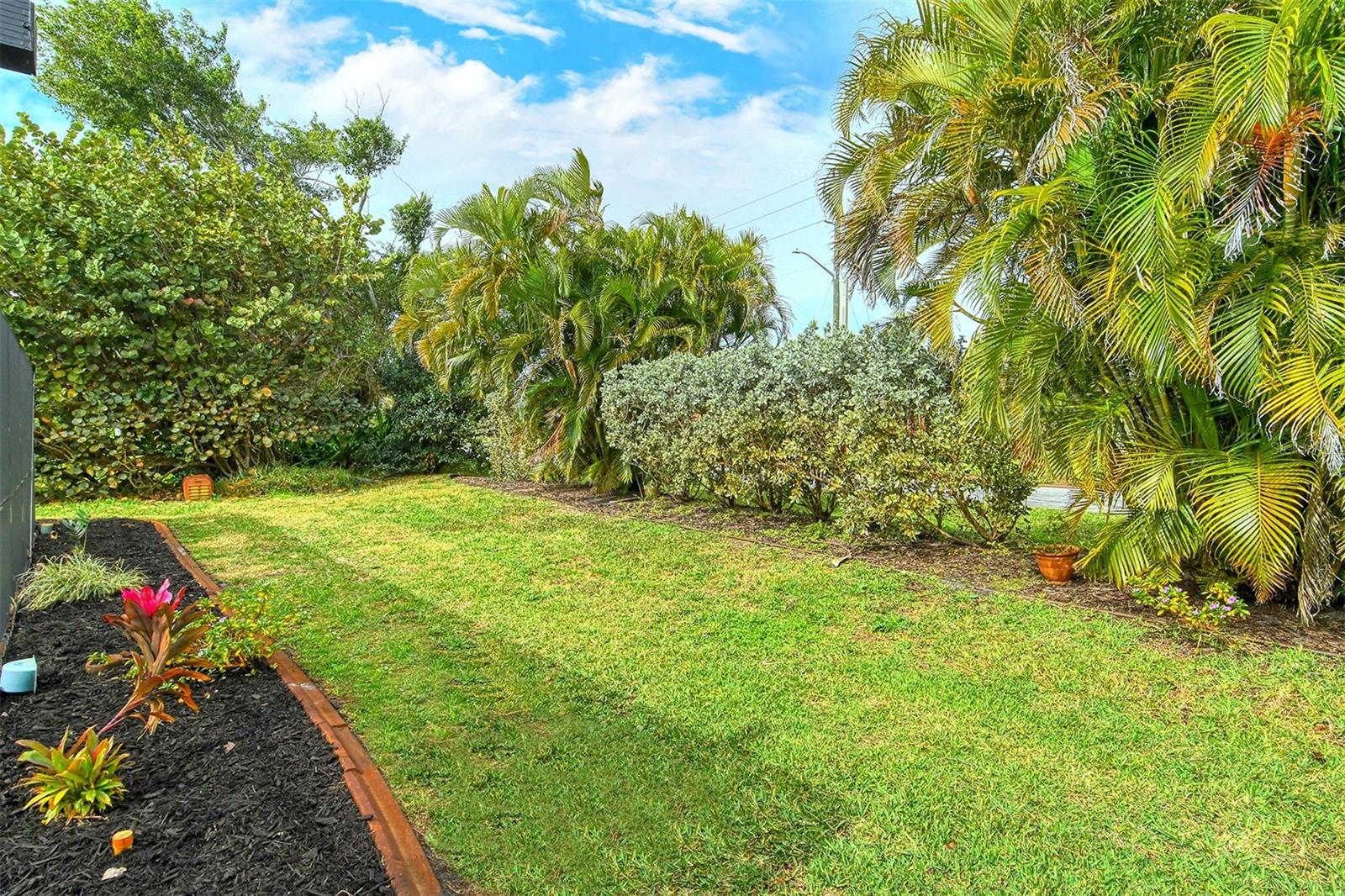 328 EDEN DR