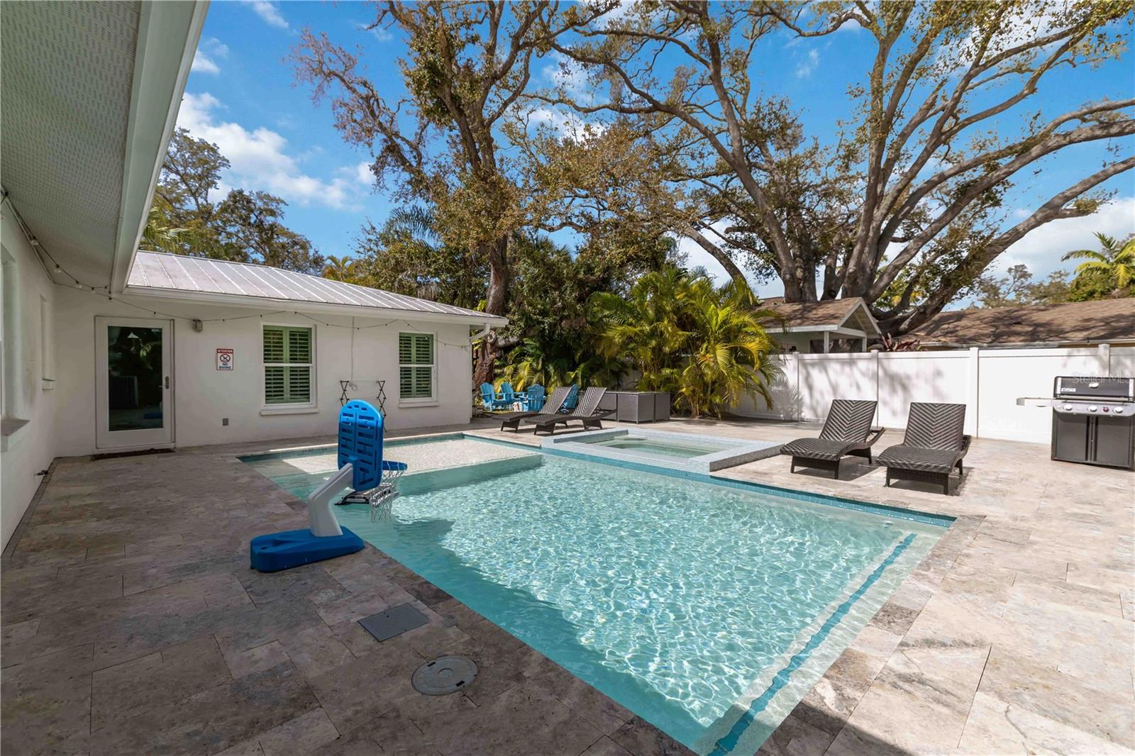1865 ORCHID ST