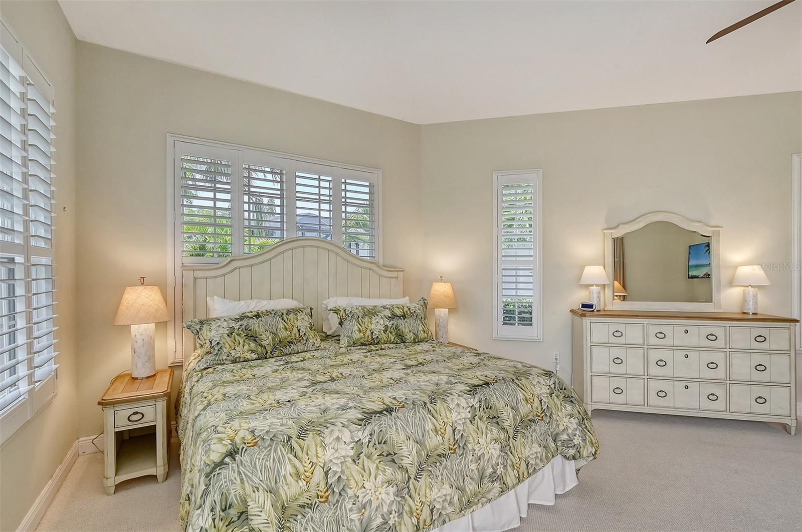 5566 SIESTA ESTATES CT