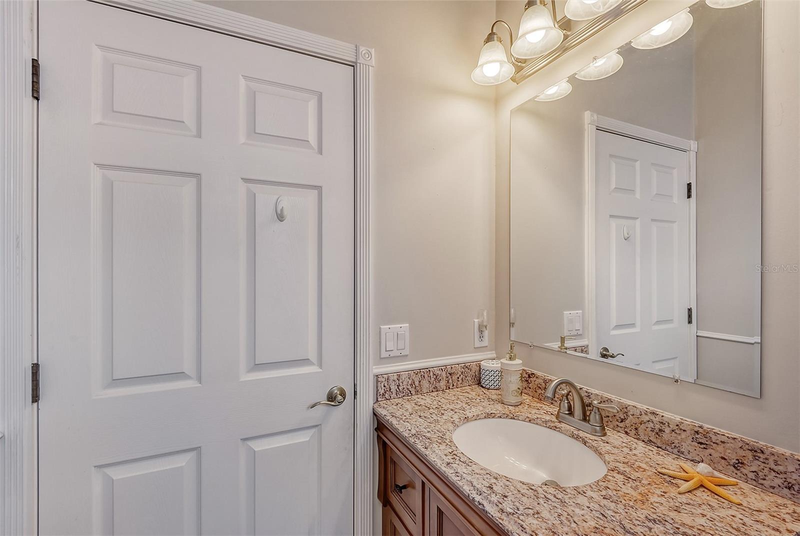 5566 SIESTA ESTATES CT