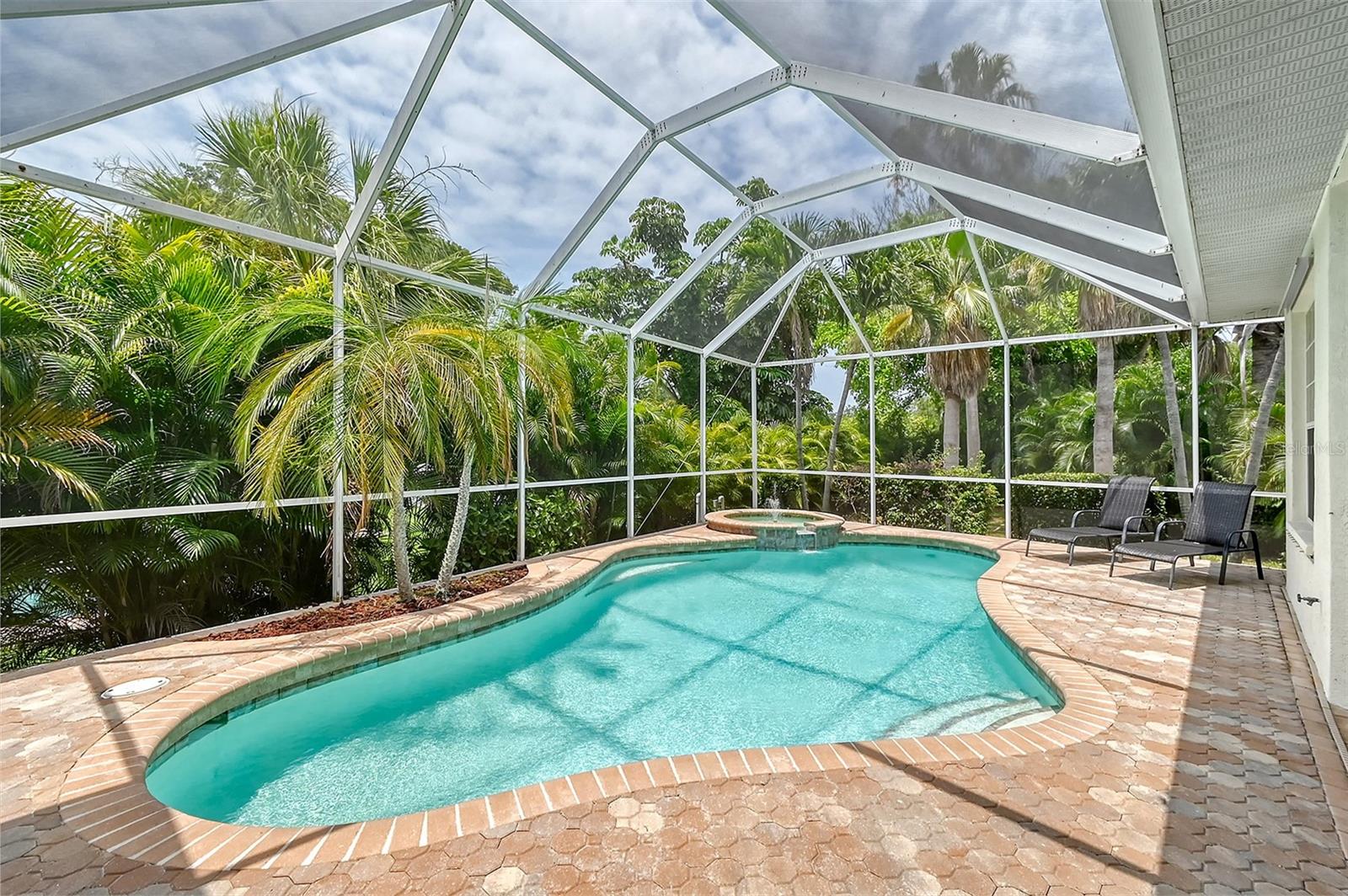 5566 SIESTA ESTATES CT