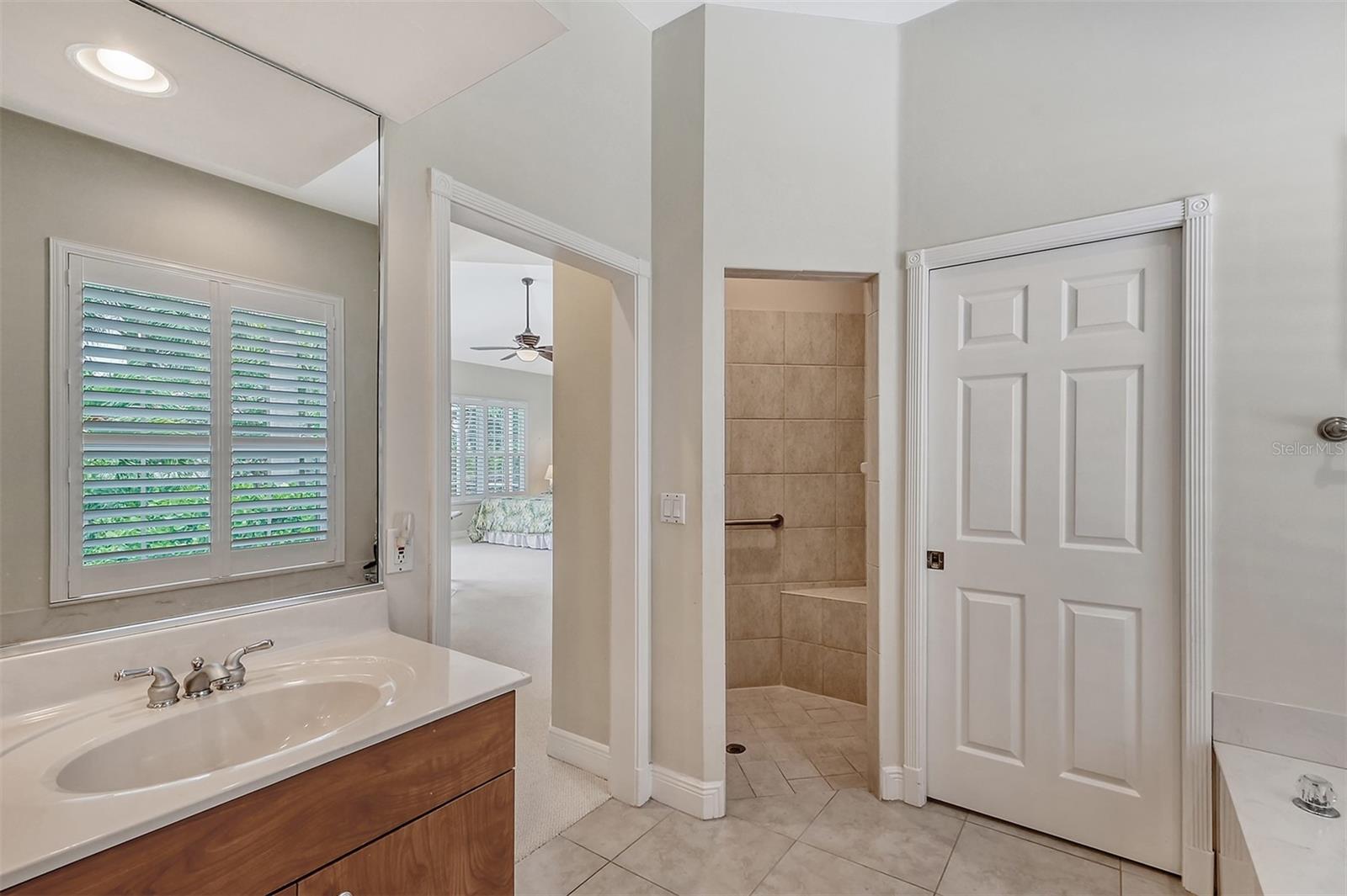 5566 SIESTA ESTATES CT