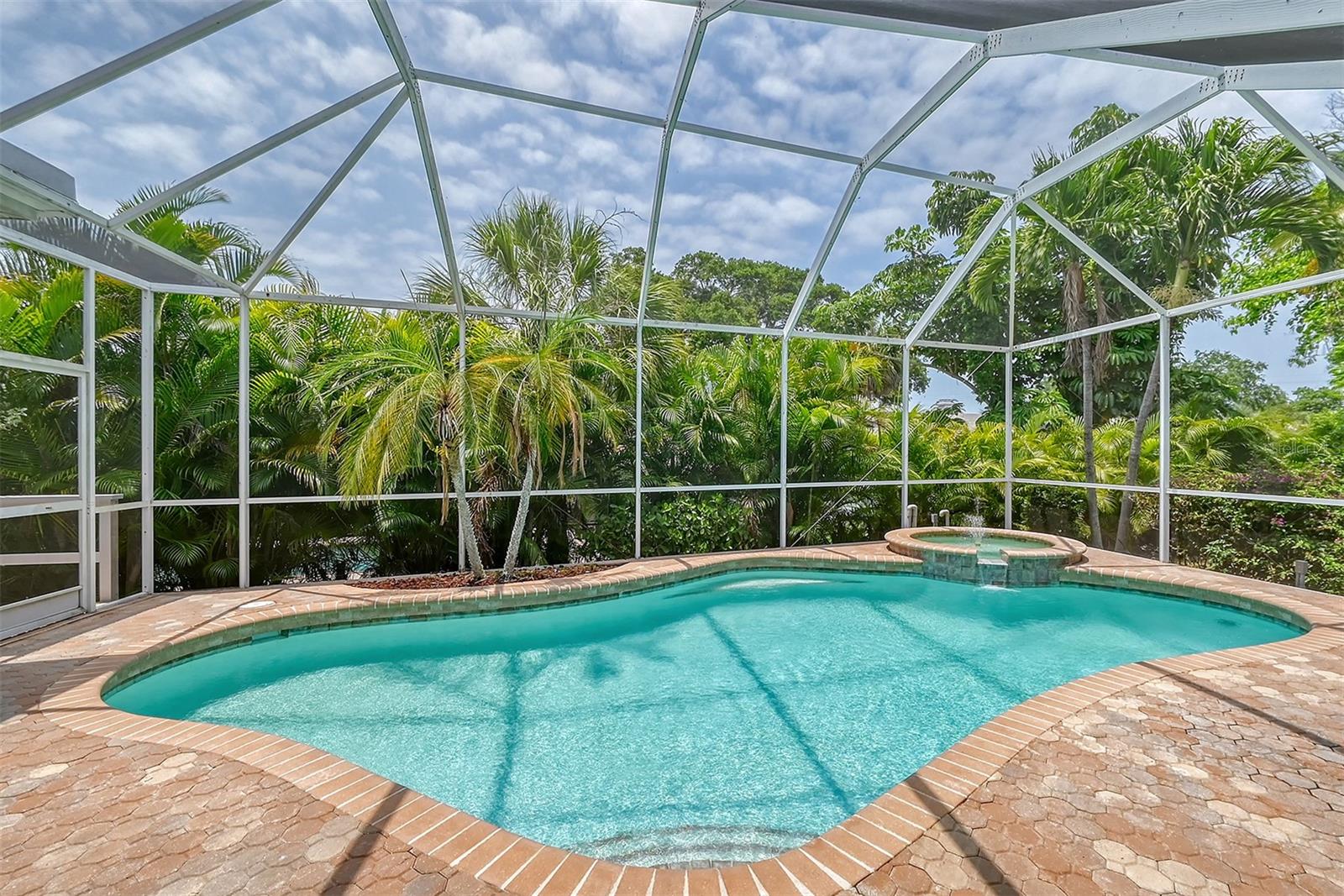 5566 SIESTA ESTATES CT