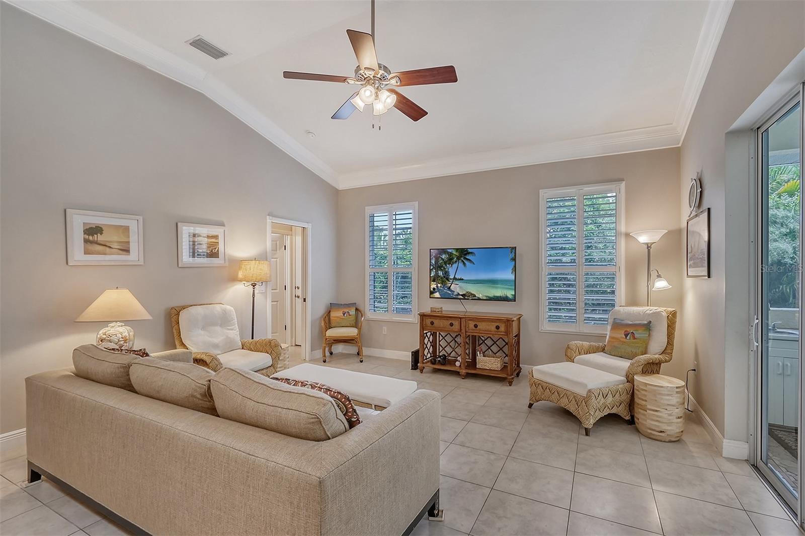5566 SIESTA ESTATES CT