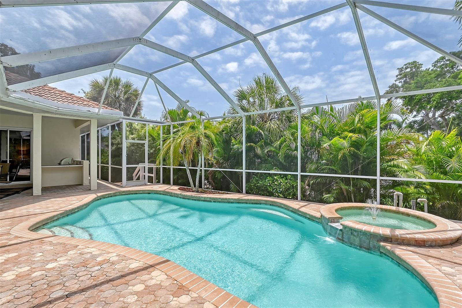 5566 SIESTA ESTATES CT