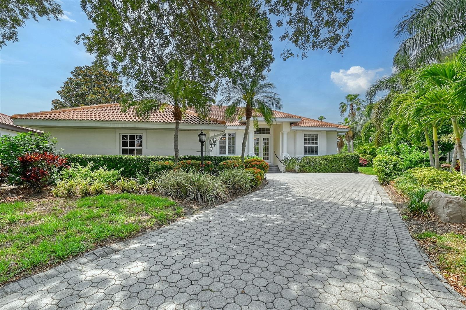 5566 SIESTA ESTATES CT